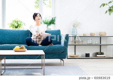 若い女性 若い女性 60983619