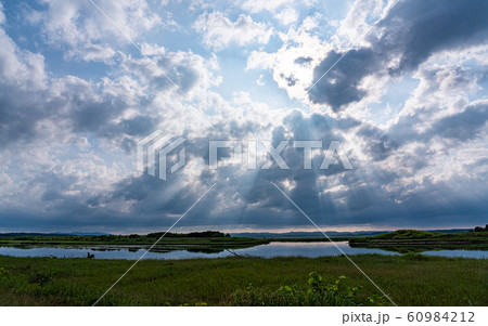 北海道・猿払村の平原と雲 北海道・猿払村の平原と雲 60984212