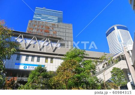 【東京都】晴天下のゆりかもめ豊洲駅 【東京都】晴天下のゆりかもめ豊洲駅 60984315