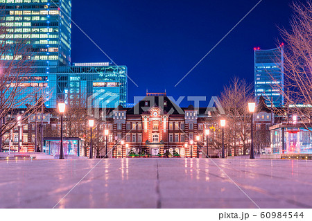 東京駅　駅前夜景 60984544