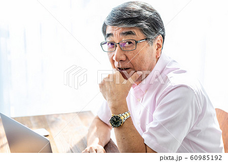 シニア男性 ビジネス 経営者 60985192