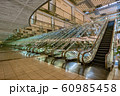 エスカレーター 60985458