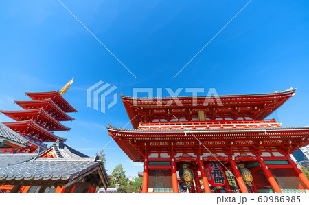 日本の東京都市景観　浅草寺などを望む 60986985