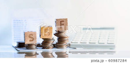 Wood block 2020 and coins in sack.  60987284