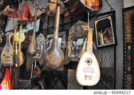 モロッコ、フェズ、メディナ、民族楽器 60988217