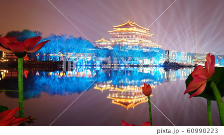 中国　西安　大雁塔　広場　夜景 60990223