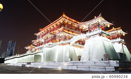 中国　西安　大雁塔　広場　夜景 60990238