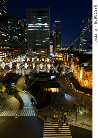 12月の夜の東京駅前 12月の夜の東京駅前 60991530