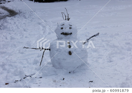 日本の冬 南会津 湯西川平家の里 古民家の雪景色 雪だるま 日本の冬 南会津 湯西川平家の里 古民家の雪景色 雪だるま 60991879