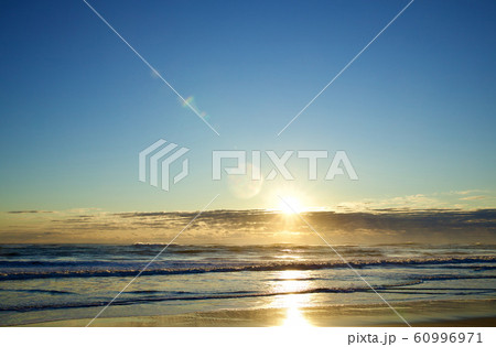 2020  初日の出　茨城県日立市　久慈浜海岸 60996971