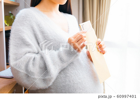 封筒 お金 妊婦 入院 出産 マタ旅 費用 60997401