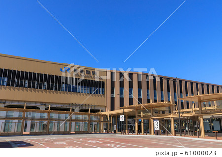 富山_新高岡駅_北陸新幹線 61000023