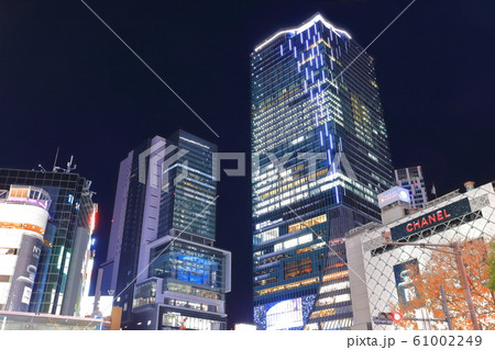【東京都】渋谷スクランブルスクエアとヒカリエの夜景 61002249