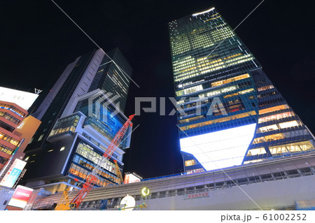 【東京都】渋谷スクランブルスクエアとヒカリエの夜景 61002252
