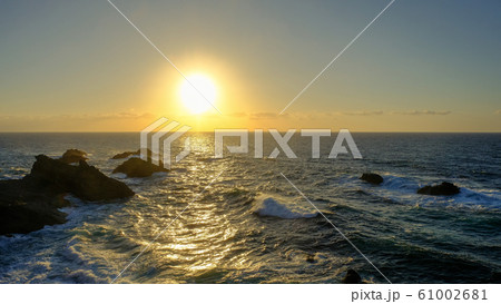 越前岬の夕暮れ 61002681