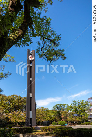 国会前 憲政記念公園の時計塔 （縦位置、順光、青空バック） 61003806