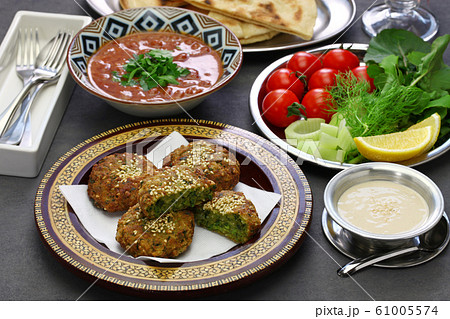 エジプト料理(ターメイヤ・タヒニ・アエーシ・フール) エジプト料理(ターメイヤ・タヒニ・アエーシ・フール) 61005574