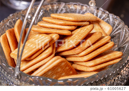 Cookie cracker in crystal vase 61005627