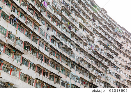 香港_超高層マンションの外観 61013605