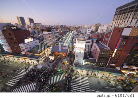 日本の東京都市景観　令和最初のお正月を迎えた浅草寺などを望む＝2020年1月1日撮影 61017631
