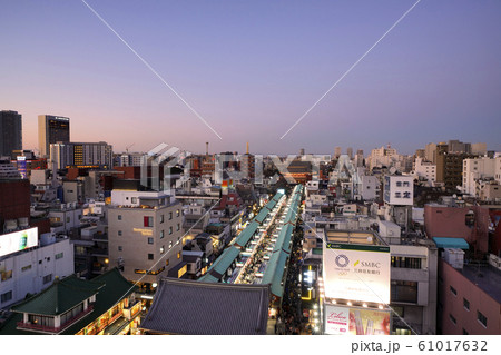 日本の東京都市景観　令和最初のお正月を迎えた浅草寺などを望む＝2020年1月1日撮影 61017632