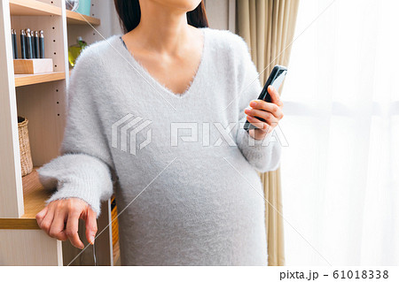 陣痛 電話 妊婦 不安 問い合わせ 陣痛 電話 妊婦 不安 問い合わせ 61018338