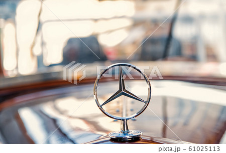 Mercedes Benz Sign or logo Close Up 61025113