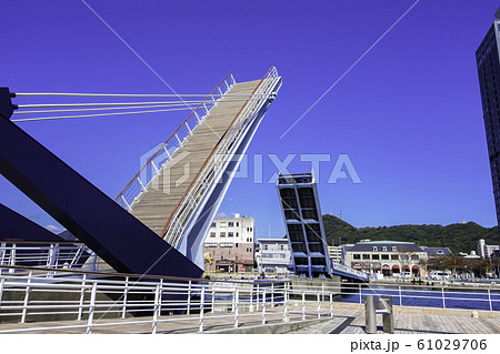 門司港レトロ　はね橋　ブルーウィングもじ　福岡県北九州市門司区 61029706