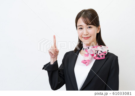 ビジネスウーマン 若い女性 白バック スーツ スカーフの写真素材