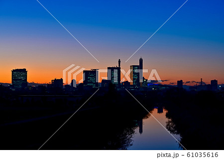 さいたま新都心の夕景 61035616