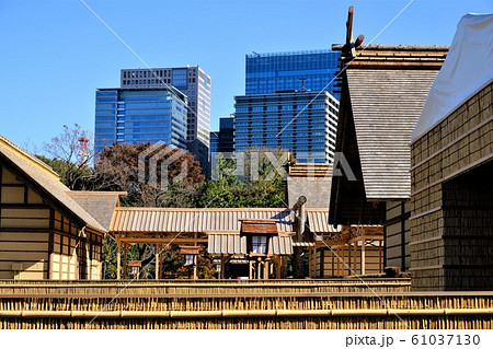 大嘗宮と高層ビル 61037130