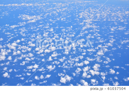 巻積雲 うろこ雲 いわし雲 さば雲 地中海上空 シチリア島付近 ドーハ発⇒バルセロナ行定期便より空撮 巻積雲 うろこ雲 いわし雲 さば雲 地中海上空 シチリア島付近 ドーハ発⇒バルセロナ行定期便より空撮 61037504