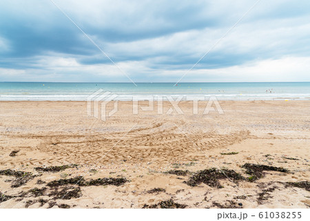 Beach with dark clouds and incoming rain storm Beach with dark clouds and incoming rain storm 61038255