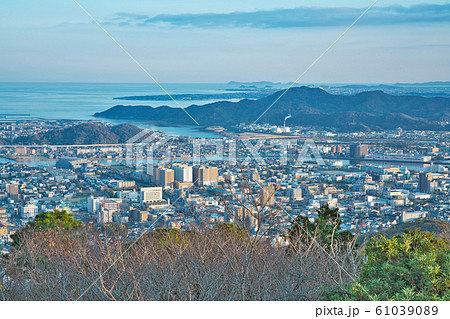 【眉山展望台より徳島市内】 徳島県徳島市眉山町茂助ケ原 【眉山展望台より徳島市内】 徳島県徳島市眉山町茂助ケ原 61039089