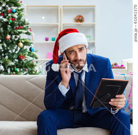 Businessman working at home during christmas 61041370
