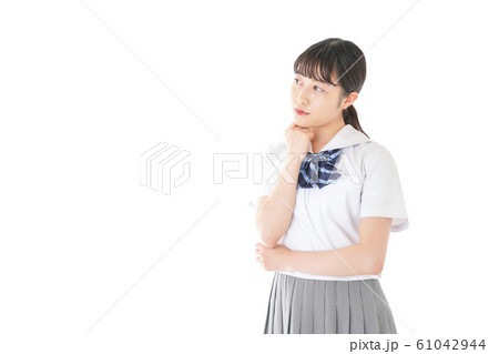 考え事をする学生 考え事をする学生 61042944