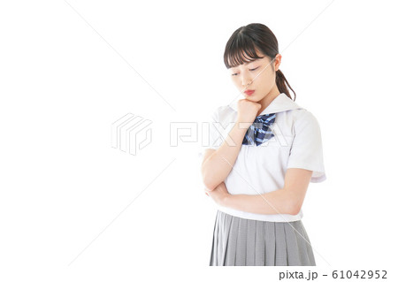 考え事をする学生 考え事をする学生 61042952