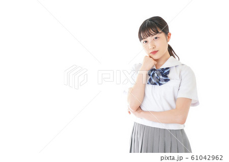 考え事をする学生 考え事をする学生 61042962