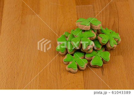holiday background St. Patrick's Day clover 61043389