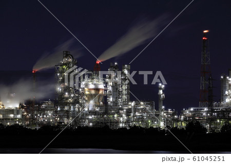 四日市　磯津地区から望む塩浜地区の工場夜景 61045251