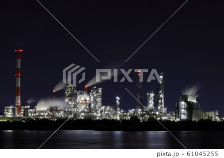 四日市　磯津地区から望む塩浜地区の工場夜景 61045255