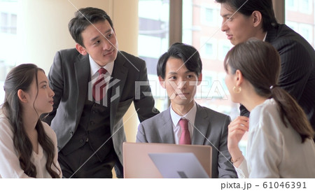 若手チーム仕事風景 若手チーム仕事風景 61046391