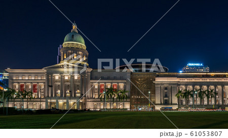 ナショナル・ギャラリー・シンガポール　夜景 61053807