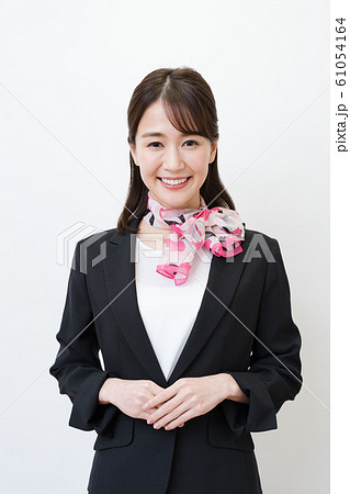 ビジネスウーマン 若い女性 白バック スーツ スカーフの写真素材