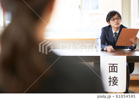圧迫面接 面接官 圧迫面接 面接官 61054595