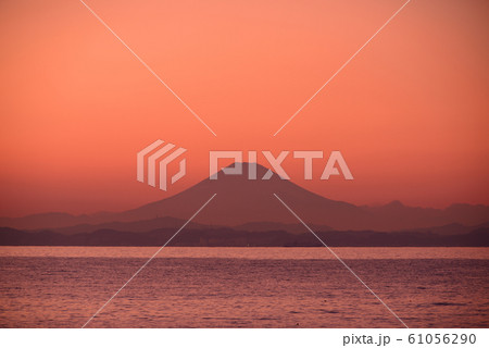 上総湊から見た富士山　富士山　千葉から見た富士山 61056290