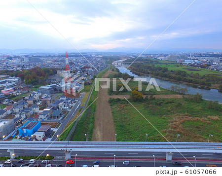 多摩川に架かる「立飛橋・多摩都市モノレール線」〜ドローンで空撮(東京都日野市) 多摩川に架かる「立飛橋・多摩都市モノレール線」〜ドローンで空撮(東京都日野市) 61057066