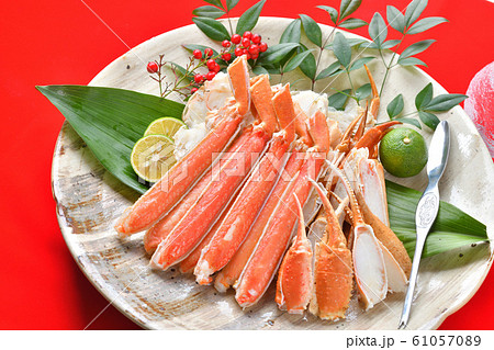 正月料理、ボイルズワイガニ(ずわいがに)盛合せ。 正月料理、ボイルズワイガニ(ずわいがに)盛合せ。 61057089