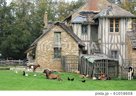 ヴェルサイユ宮殿　王妃の里 61058608