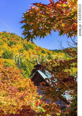 【長野県】紅葉の霊松寺 大町市 【長野県】紅葉の霊松寺 大町市 61059315